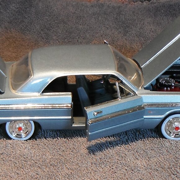 1964 CHEVROLET IMPALA 2DR HARDTOP 1:24SCALE DIE-CAST METAL - Picture 2 of 5